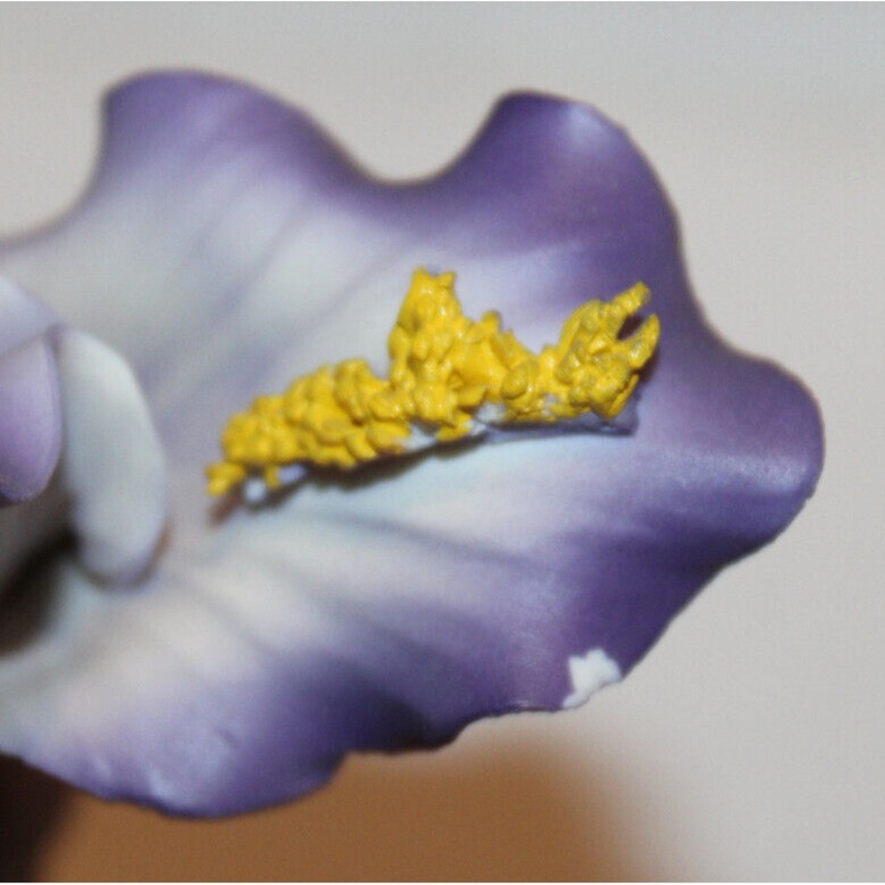 Capodimonte Porcelain 5 1/2" purple iris flower sculpture Made in Italy - Picture 11 of 11